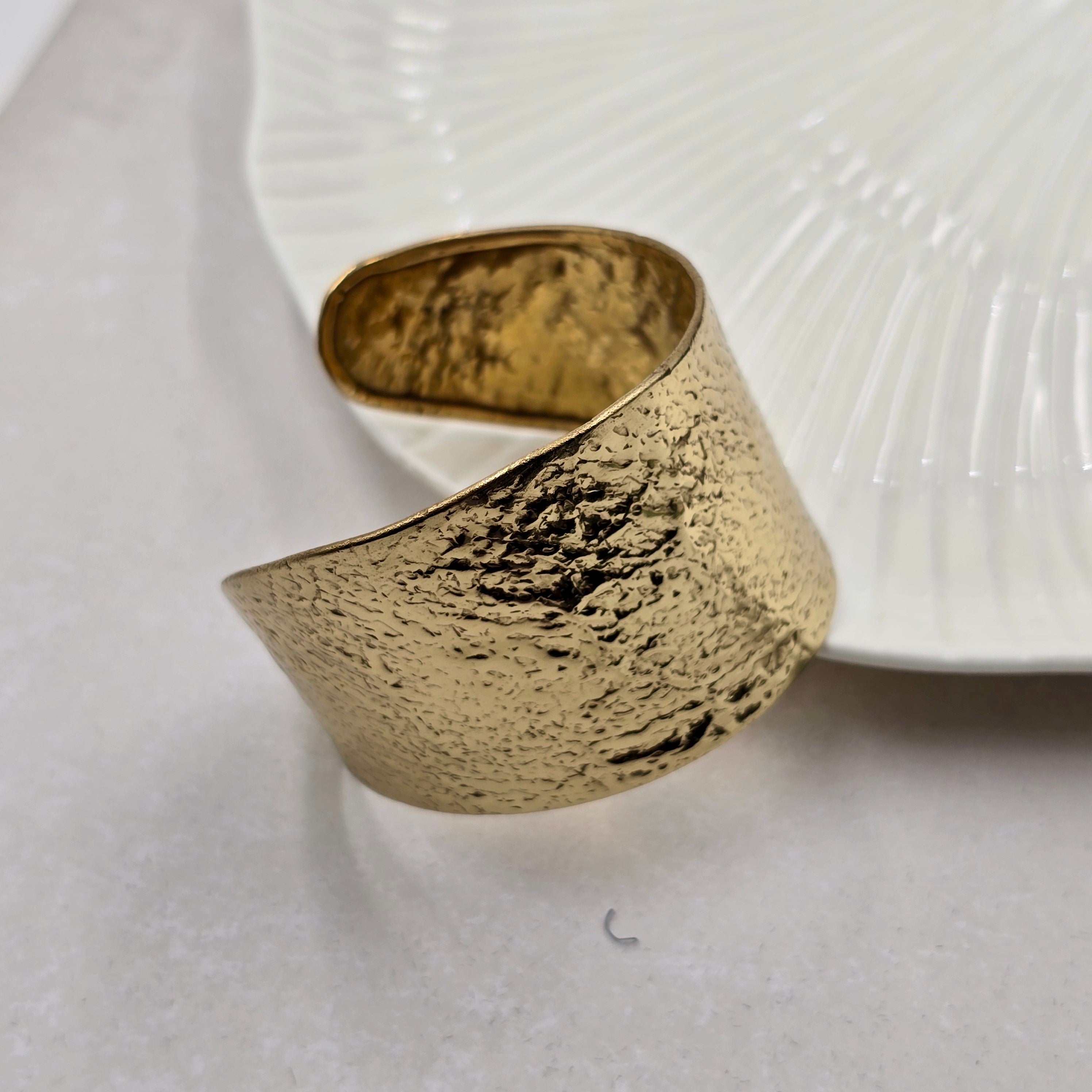 Curvy Brass Bracelet Adjustable (Anti Tarnish)
