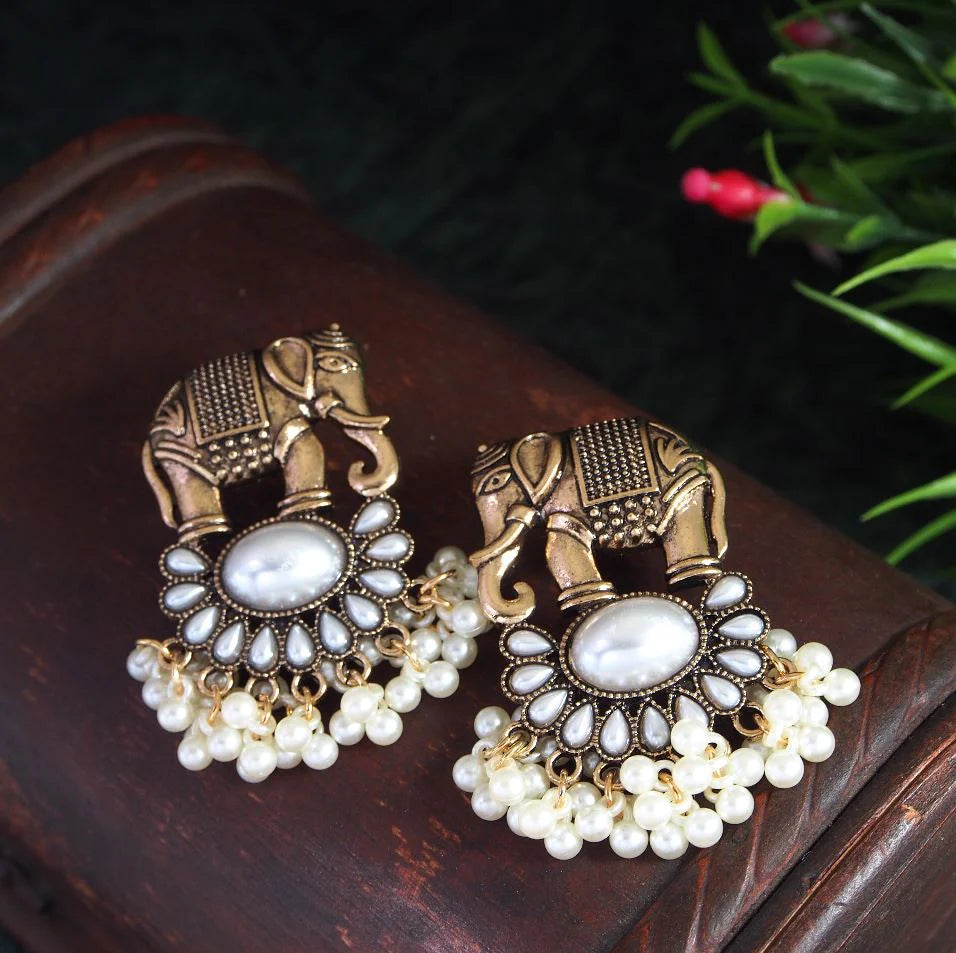 Haathi Pearl Stud Earrings